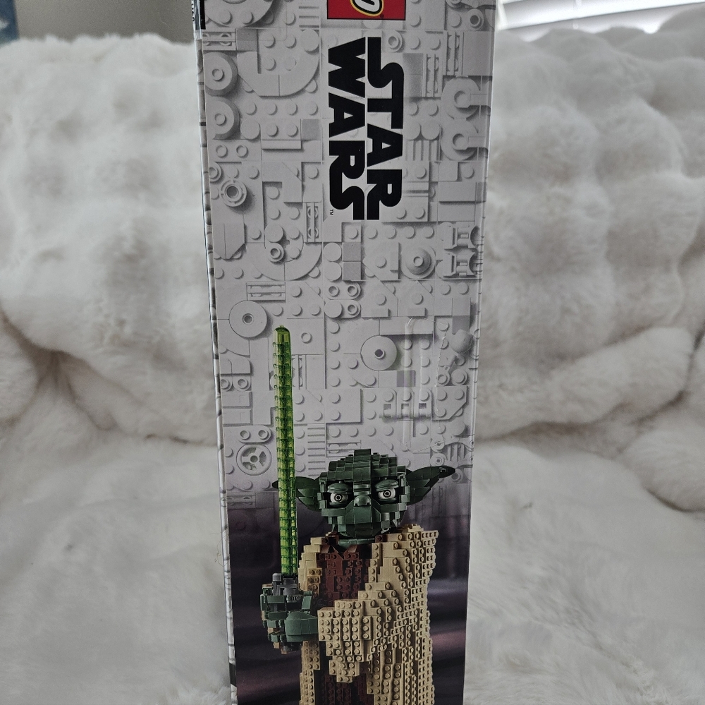 Lego Star Wars Yoda Figure - Green & Tan - Picture 3 of 5